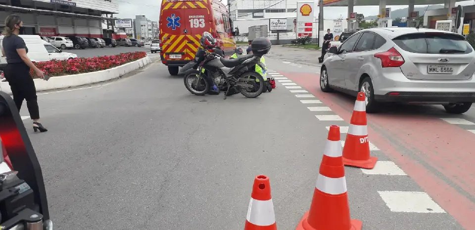 Motociclista fica ferido em acidente no Centro de Gaspar