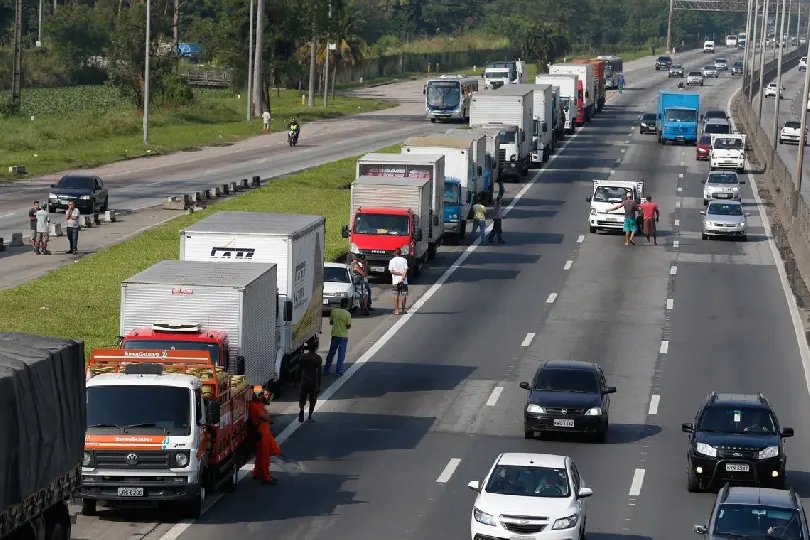 Dez dias de greve custará cerca de R$ 15 bilhões para a economia