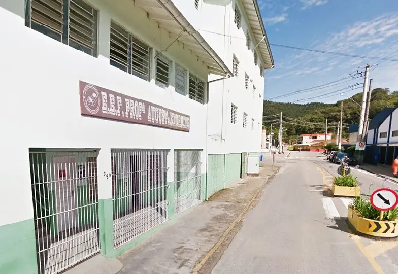 Rua Germano Fischer em meia pista