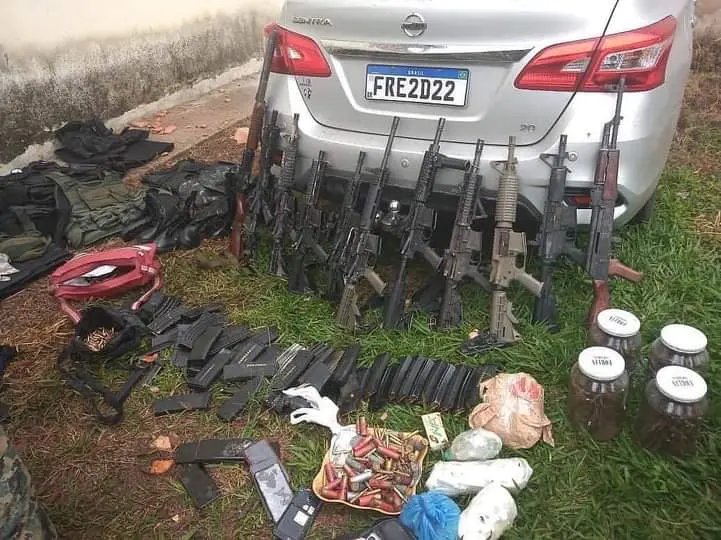 (V&iacute;deo) Vinte e cinco  bandidos morrem em confronto com a pol&iacute;cia