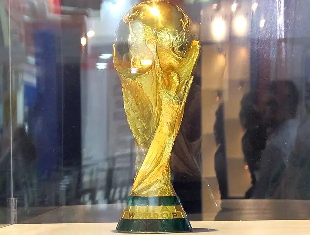 Troféu da Copa já está no Brasil