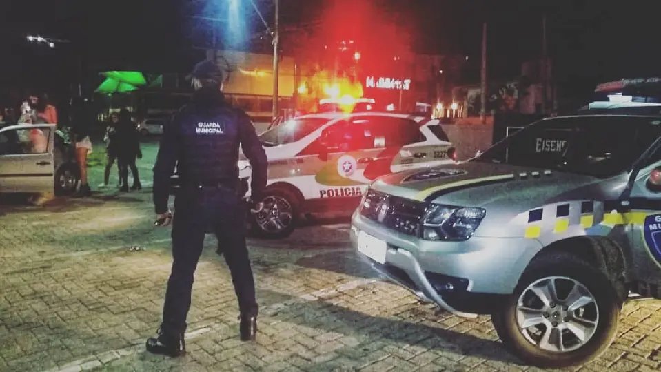 Mega opera&ccedil;&atilde;o ataca aglomero nas praias e casas noturnas