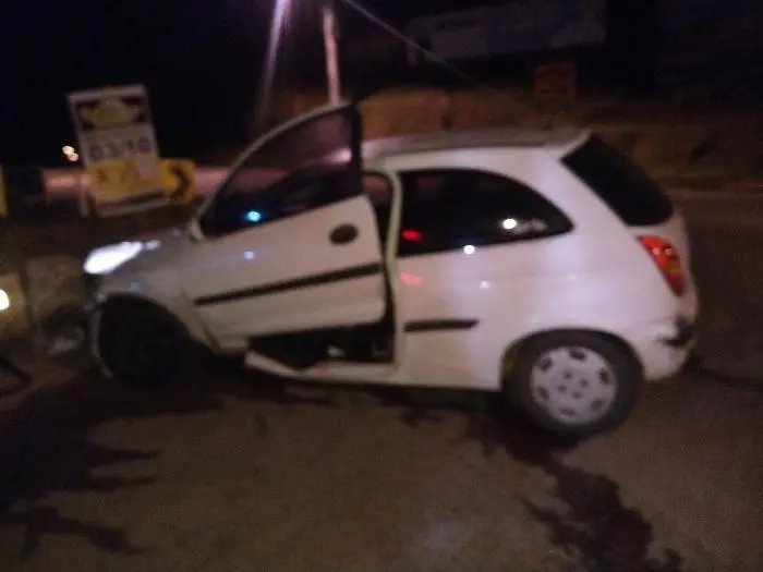 Homem fica em estado grave ap&oacute;s bater em mureta 