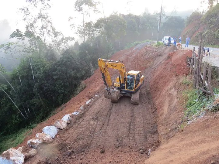 Secretaria de Obras segue os trabalhos na rua Monsenhor Valentim Loch