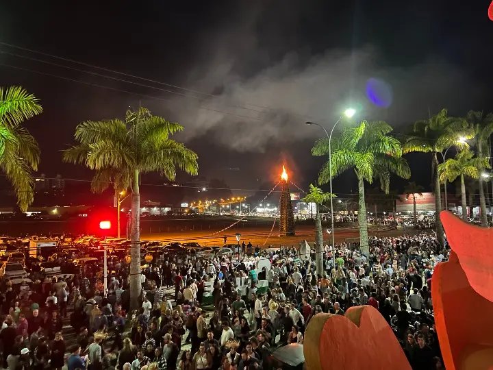 S&aacute;bado de Arrai&aacute; Solid&aacute;rio &eacute; marcado por acendimento da Fogueira Gigante