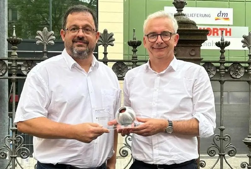 Administrador de Karlsruhe entrega pr&ecirc;mio de sustentabilidade a Brusque