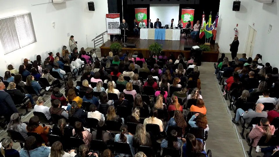 Evento capacita profissionais para inclus&atilde;o de alunos com defici&ecirc;ncia
