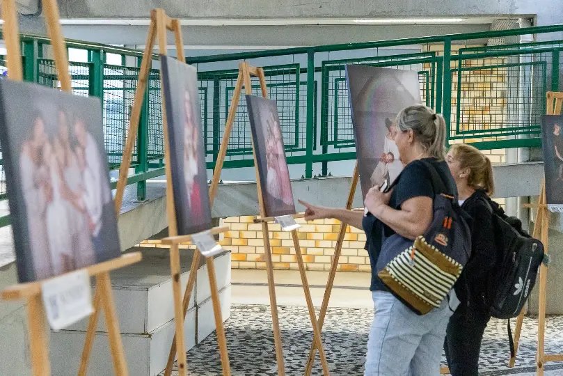 Exposição na UNIFEBE explora as muitas faces da maternidade