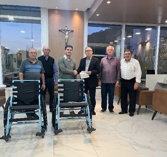 Hospital Azambuja recebe doação de cadeiras de rodas do Rotary Club