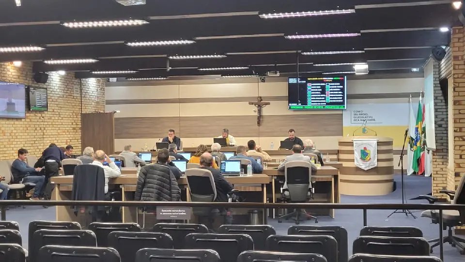 Tentativa de recriar cargo comissionado divide vereadores 
