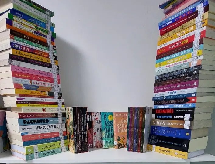Biblioteca Pública adquire mais de cem livros novos para o acervo
