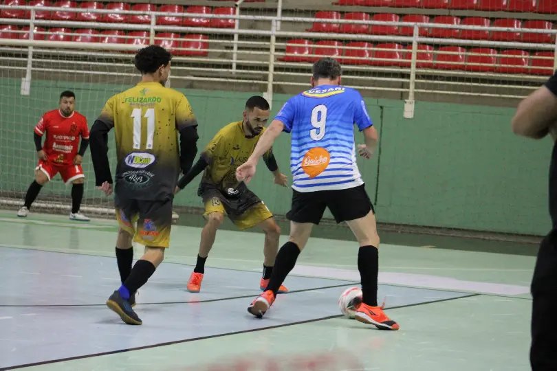 Jogos Comunitários: mais seis comunidades estreiam no futsal masculino