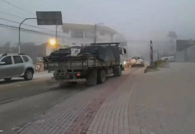 Trânsito desrespeitado e caos no acesso à Primeiro de Maio