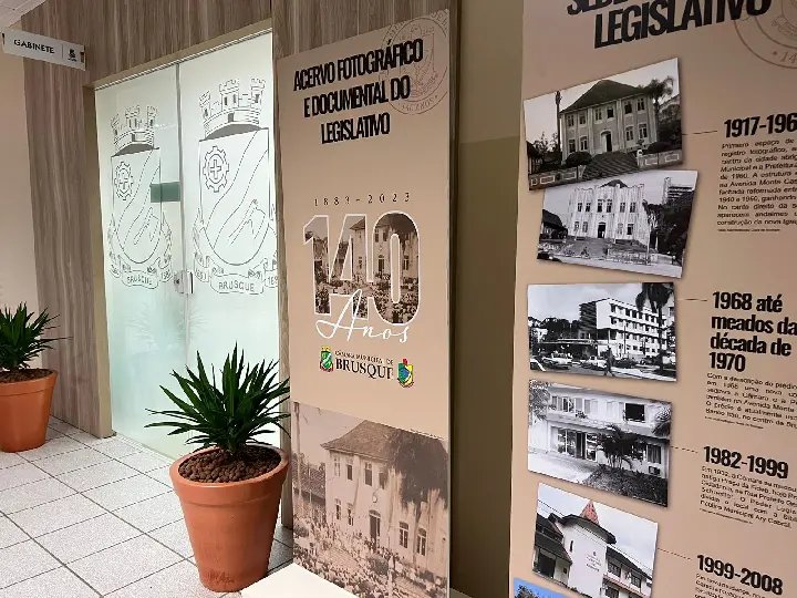 Prefeitura recebe exposição dos 140 anos da Câmara de Vereadores de Brusque