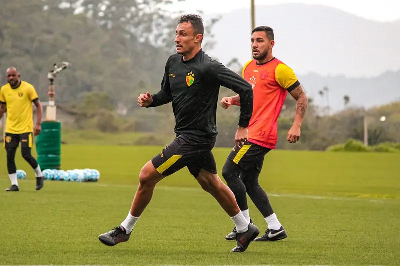 Treino reforçado para encarar o São Bernardo na segunda-feira 