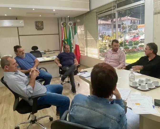 Reunião discute limites geográficos entre Guabiruba e Botuverá