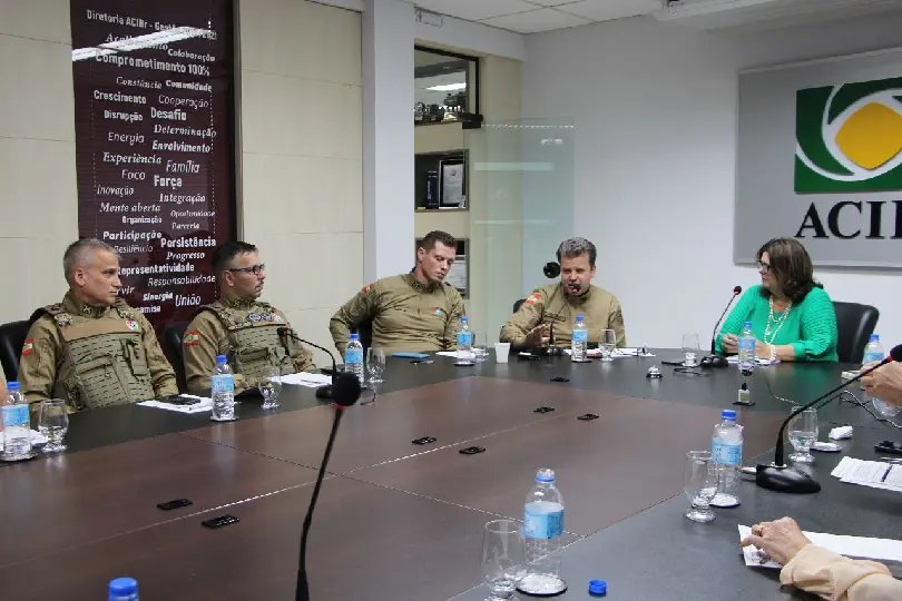 Comandante regional da PM participa de reunião na ACIBr