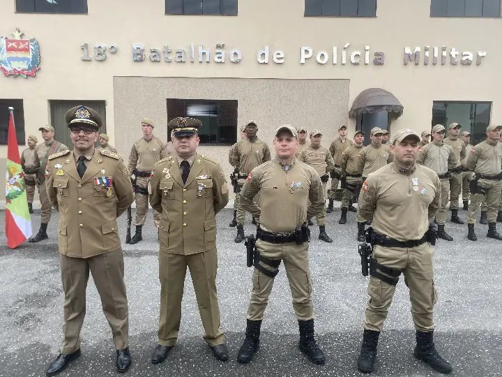 Policiais militares são promovidos durante solenidade em Brusque