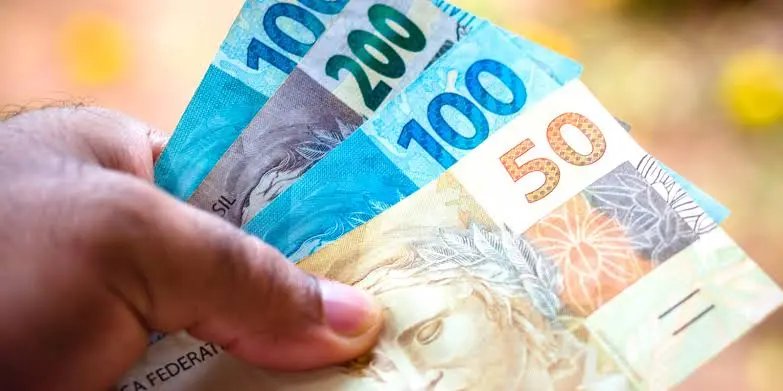 Câmara aprova multa a bancos por empréstimo não solicitado 