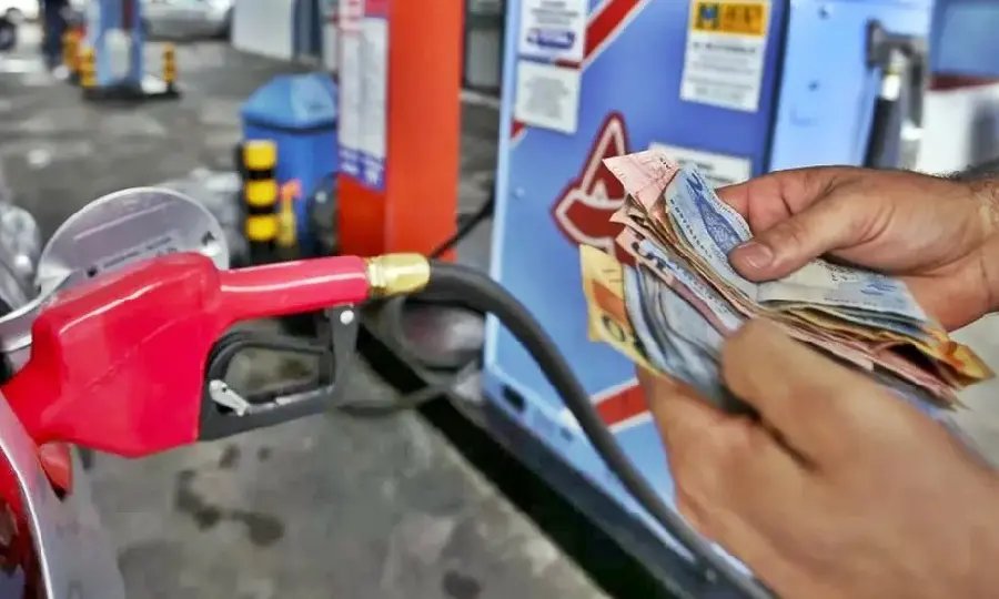 Preço do litro da gasolina vai subir nas distribuidoras