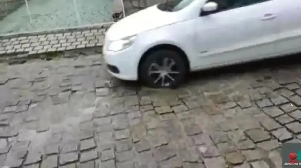 Vazamento é consertado após reportagem da Rádio Cidade