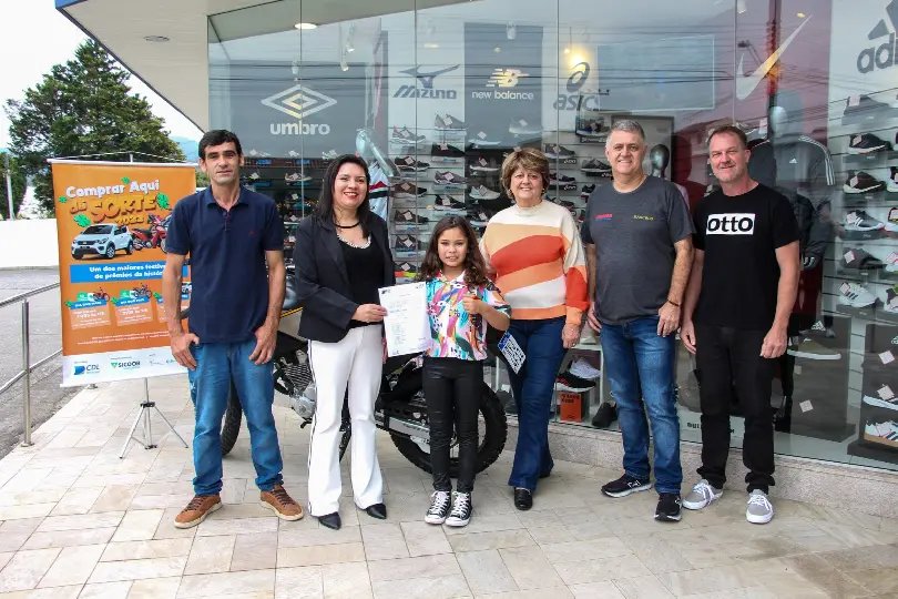 CDL entrega prêmios da Promoção Comprar Aqui Dá Sorte