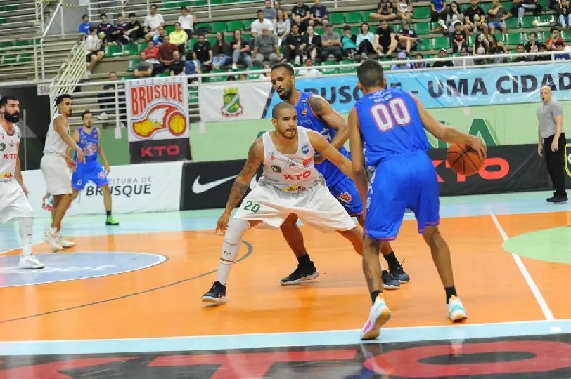 Brusque Basquete/KTO joga neste final de semana na Arena 