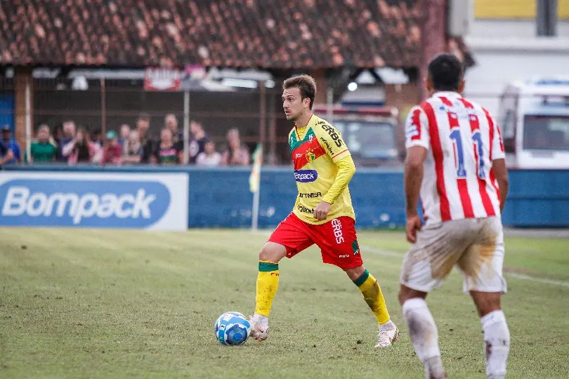 Brusque empata com o Náutico, em jogo de 4 gols