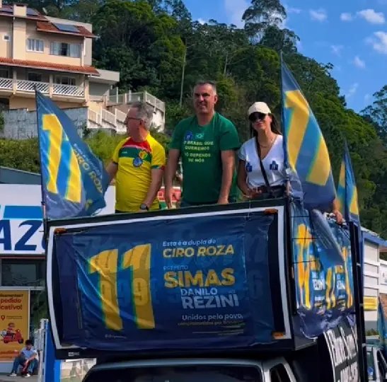 Presidente licenciado do Brusque vaza nova camisa em carreata política