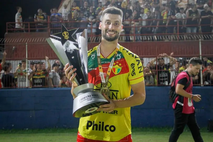 Lucas Poletto deixa o Brusque Futebol Clube