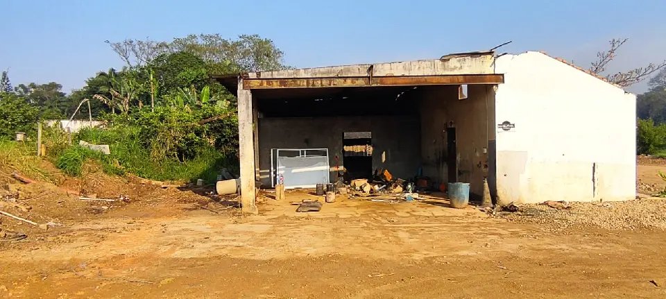 Família começa a retirar estrutura da Área 41, no Jardim Maluche