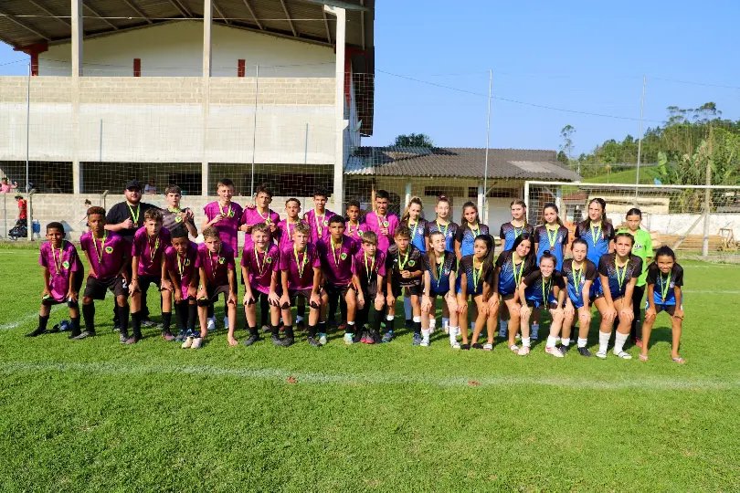 Dois times de Guabiruba se classificam no Moleque Bom de Bola 