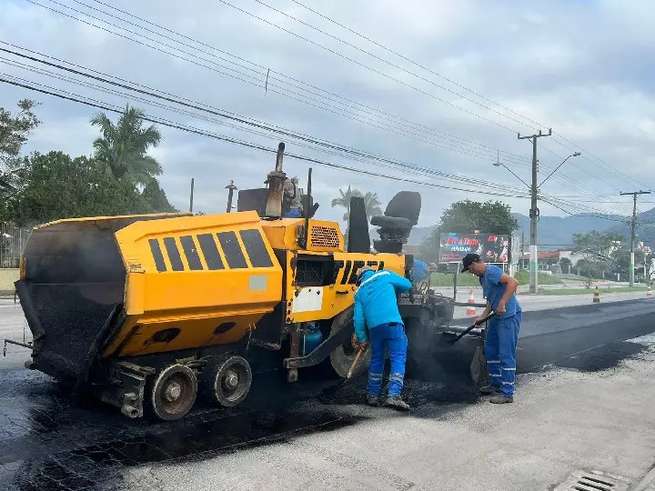 Prefeitura realiza operação tapa-buracos no domingo