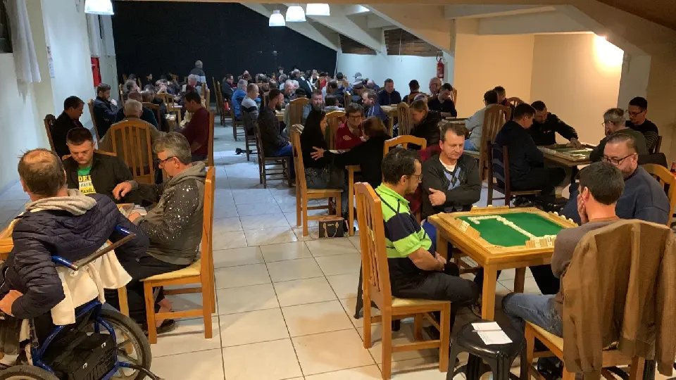 Começa o Dominó dos Jogos Comunitários Brusque