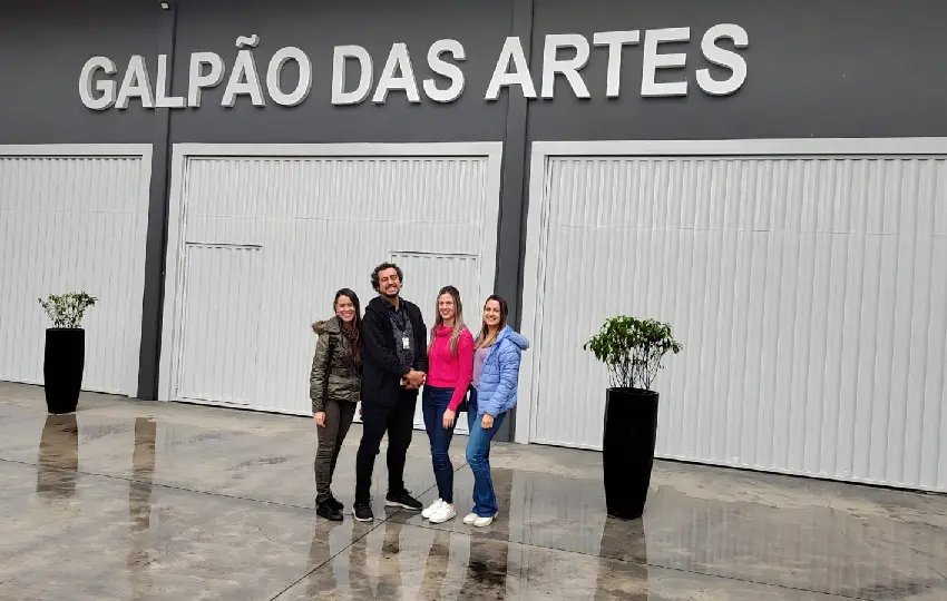 Festival Estudantil de Esquetes Teatrais em Indaial recebe visita brusquense