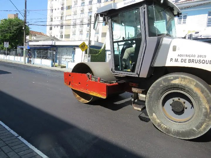 Secretaria de Obras inicia pavimentação asfáltica da rua Riachuelo
