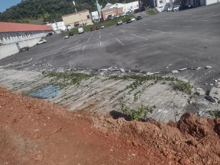 Muro desaba atrás da Arena Brusque, mas não deixa feridos