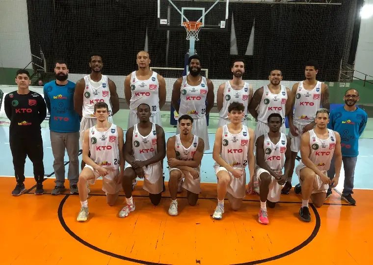 Brusque Basquete/KTO vence no último segundo da partida