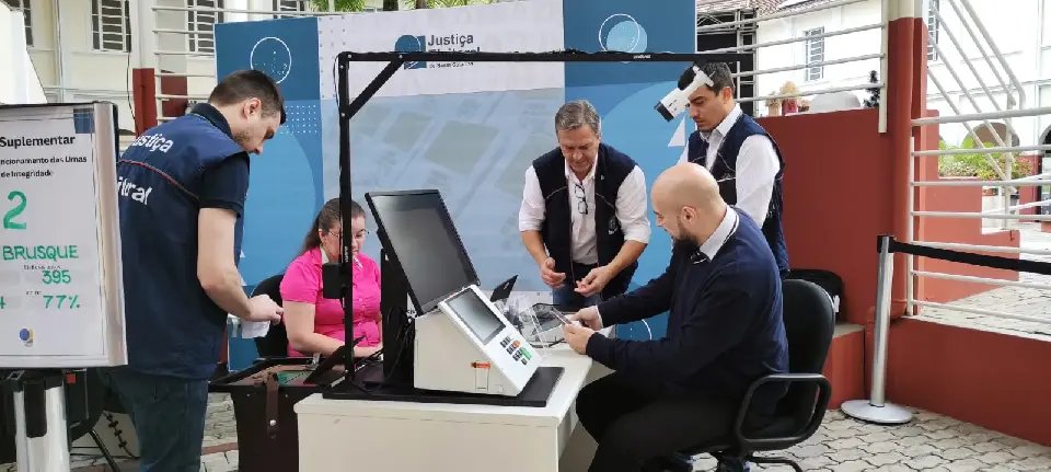 Teste de urna e novo recurso são realizados em Brusque 