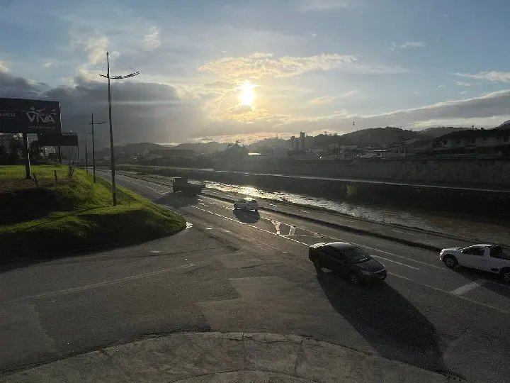 Prefeitura realiza operação de recapeamento na Beira Rio