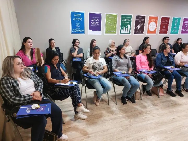 Iniciada terceira turma do curso de Costura Industrial