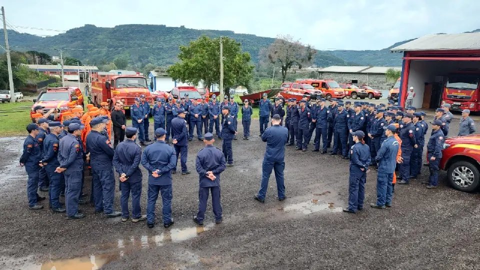SC envia novas equipes de bombeiros para apoio ao Rio Grande do Sul