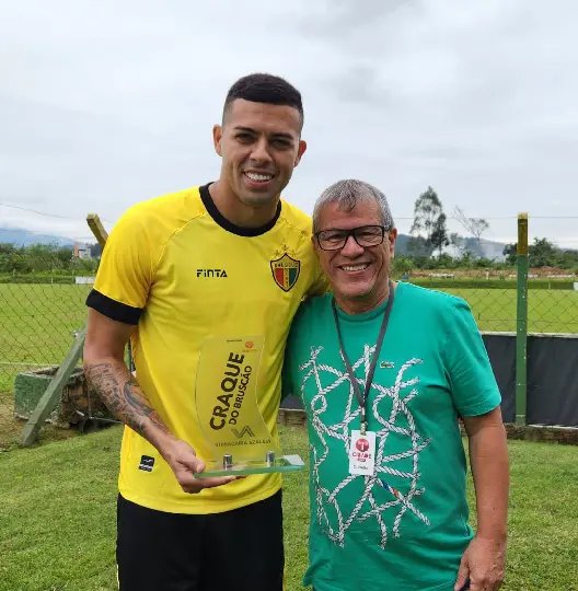 Dentinho recebe Troféu Craque Rádio Cidade/Vidraçaria Azaleia