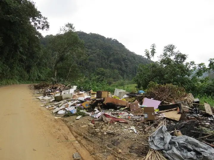 Descarte ilegal de lixo cresce e preocupa a Secretaria de Obras 