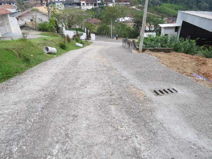 Serviços de drenagem e revitalização de rua no Azambuja são concluídos