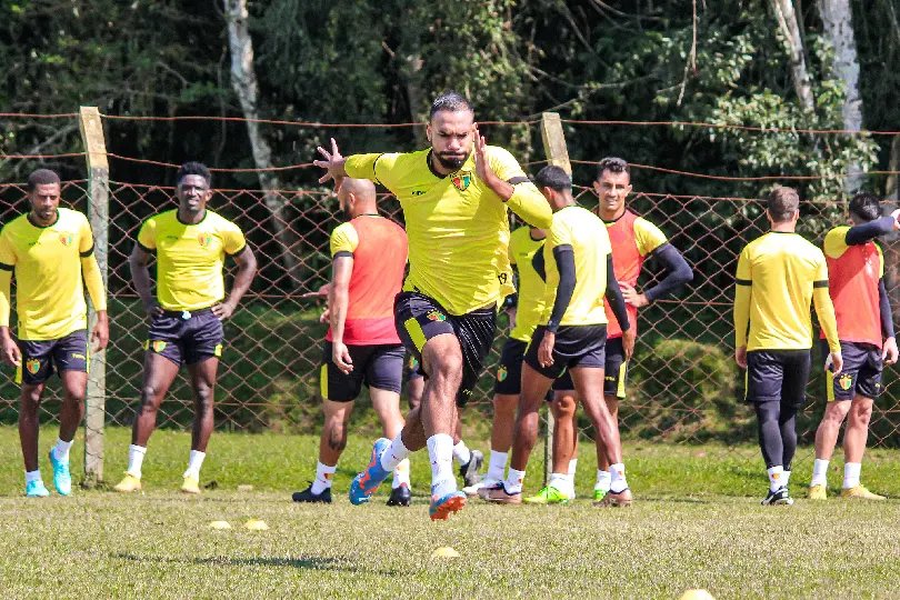 Treinos físicos e coletivo marcam dia de atividades do Quadricolor