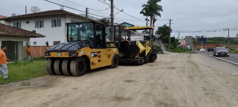 Começa a obra de recuperação do asfalto na Ivo Silveira