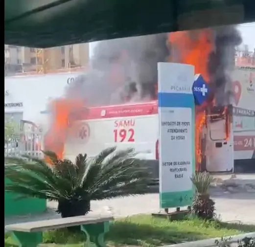 (VIDEO) Ambulância do Samu pega fogo após sair para atender ocorrência