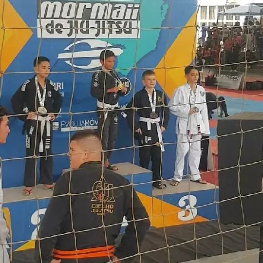 Brusquenses disputam estadual de jiu-jitsu em Bombinhas 