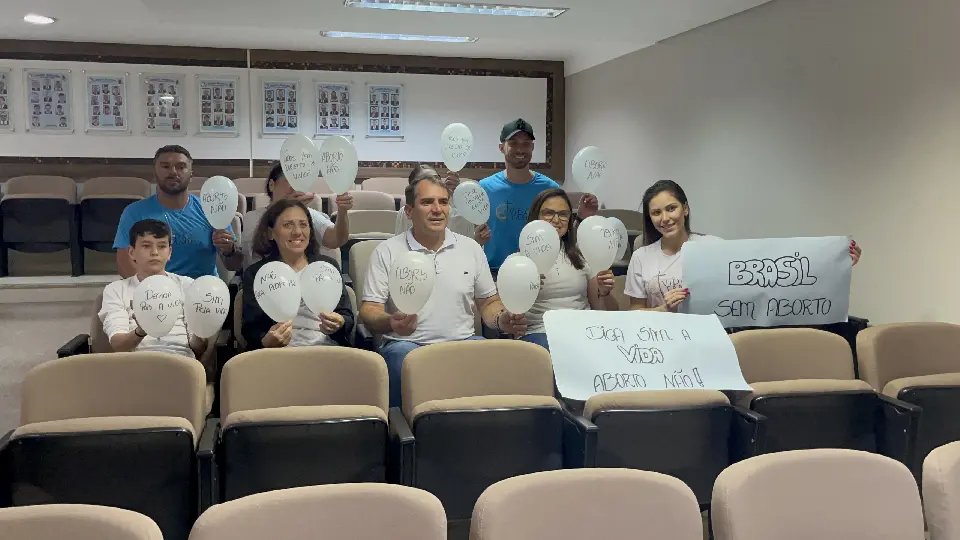 (VÍDEO) - Ato contra descriminalização do aborto marca sessão em Guabiruba
